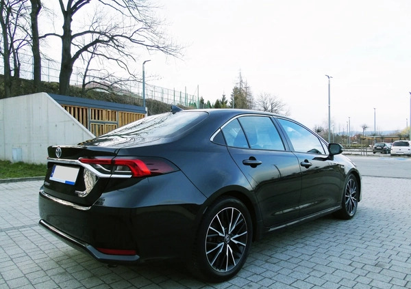 Toyota Corolla cena 76700 przebieg: 83000, rok produkcji 2019 z Chełmża małe 301